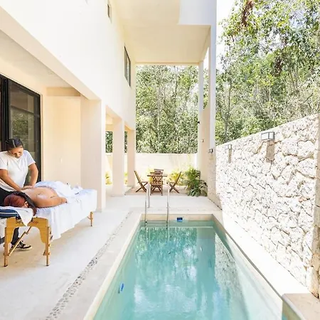 Brand New Lux 4 Bed Villa 2 Pools!